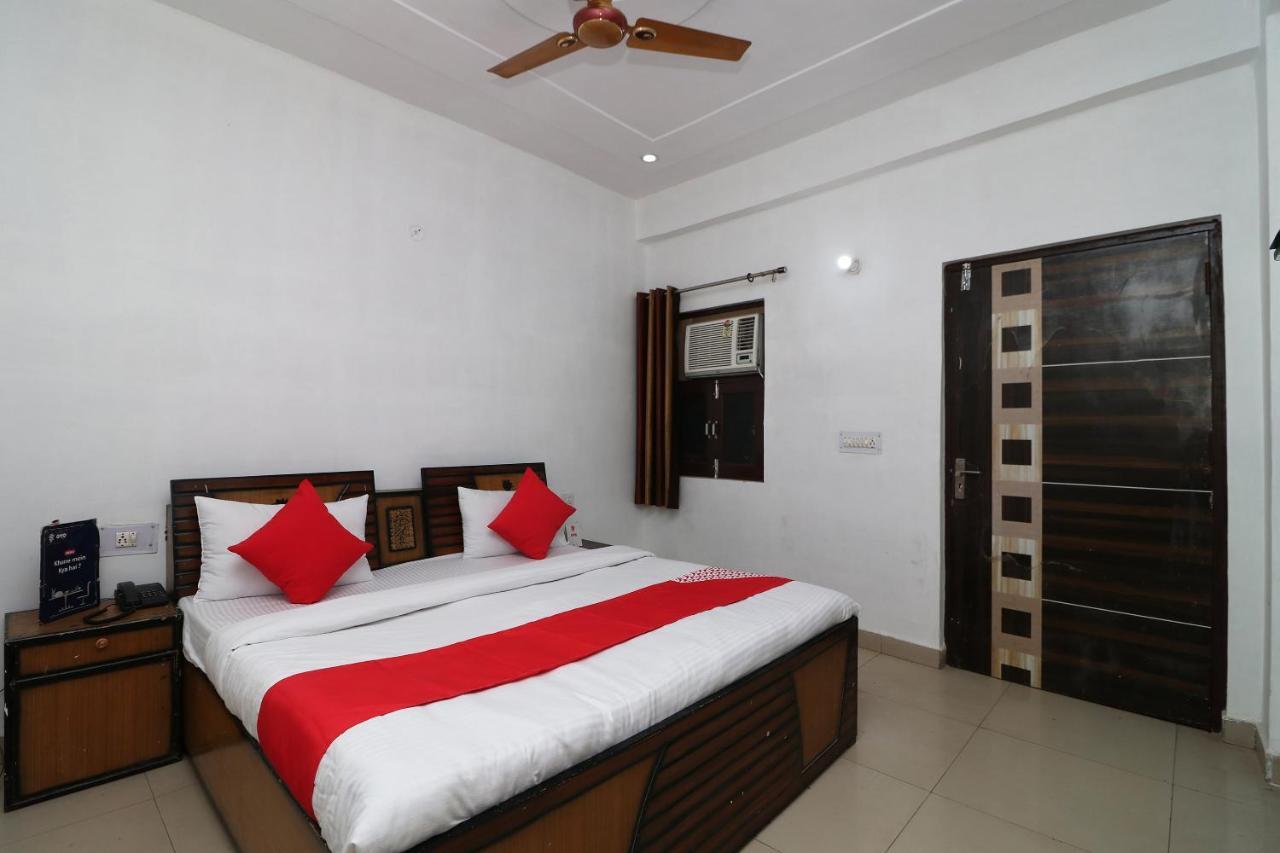 Hotel Four Seasons à Agra  Extérieur photo